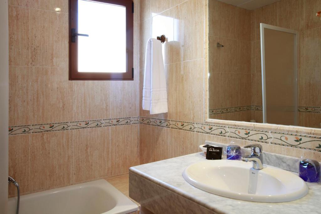Hotel Casa Palacio Монтанехос Стая снимка